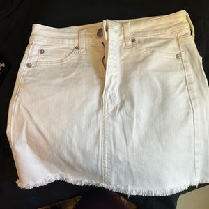 AE white denim skirt NEVER WORN size 2